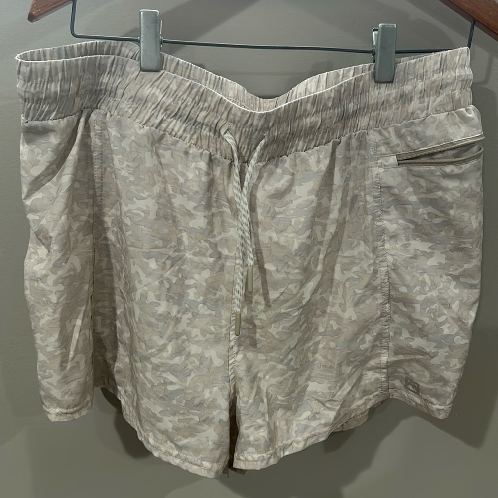 Avalanche shorts